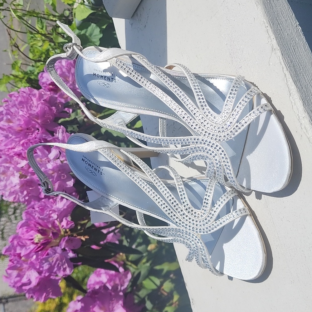 Unforgettable Moments Womens Sz 10 NWT Lovely Charmante White Bedazzled Heels